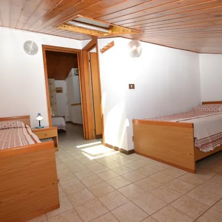 Spacious And Bright Flat With Swimming Pool - Beahost Appartamento