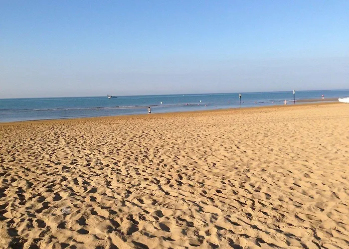 아파트 Spacious And Bright Flat With Swimming Pool - Beahost *