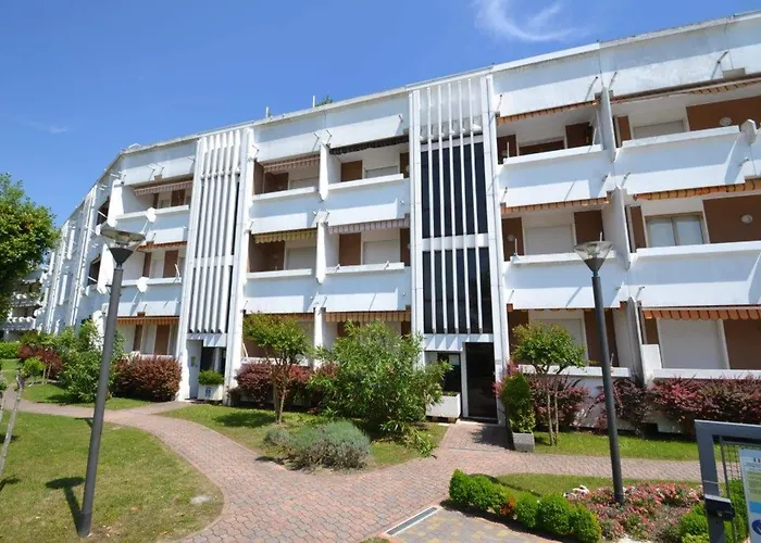 아파트 Spacious And Bright Flat With Swimming Pool - Beahost 비비오네