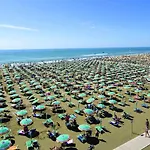 Spacious And Bright Flat With Swimming Pool - Beahost Apartment Bibione