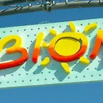 Spacious And Bright Flat With Swimming Pool - Beahost