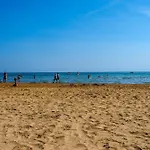 Apartment Spacious And Bright Flat With Swimming Pool - Beahost *