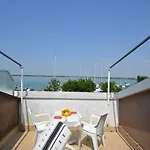 Spacious And Bright Flat With Swimming Pool - Beahost