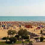 Apartment Spacious And Bright Flat With Swimming Pool - Beahost *