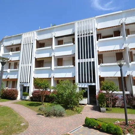 Spacious And Bright Flat With Swimming Pool - Beahost Bibione
