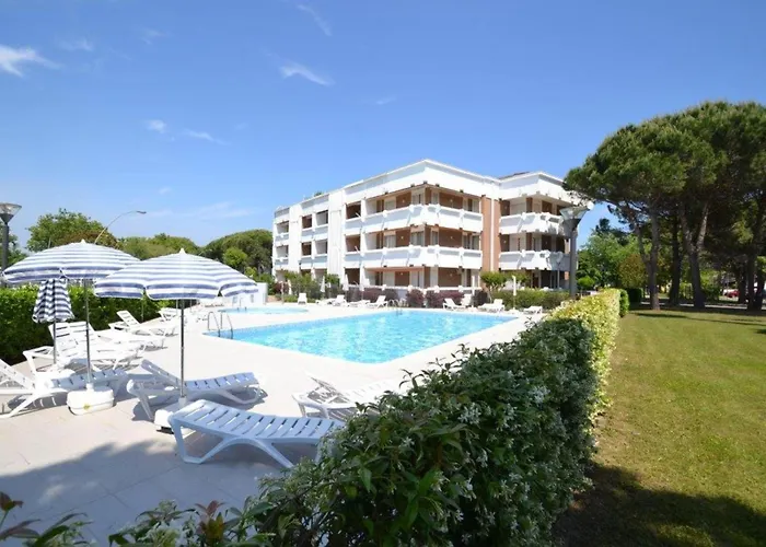 Spacious And Bright Flat With Swimming Pool - Beahost 比比翁