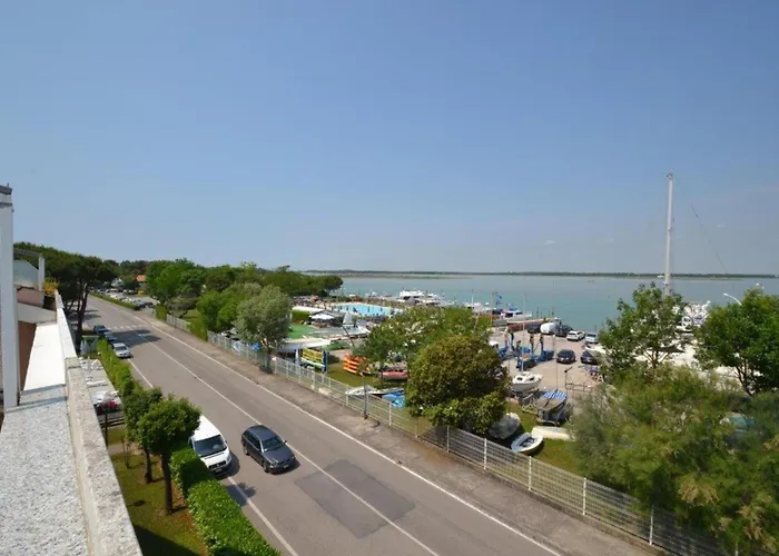 Spacious And Bright Flat With Swimming Pool - Beahost